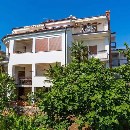 Two-bedroom In Crikvenica Xxxiii Apartment *