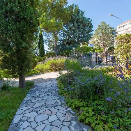 Two-bedroom In Crikvenica Xxxiii Apartment *