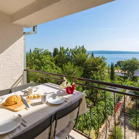 Two-bedroom In Xxxiii Appartement Crikvenica