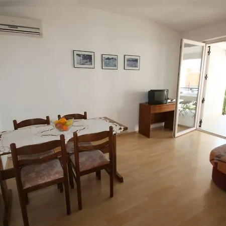 Two-bedroom In Crikvenica Xxxiii Apartment Dramalj