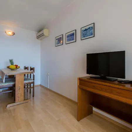 Two-bedroom In Crikvenica Xxxiii Apartment