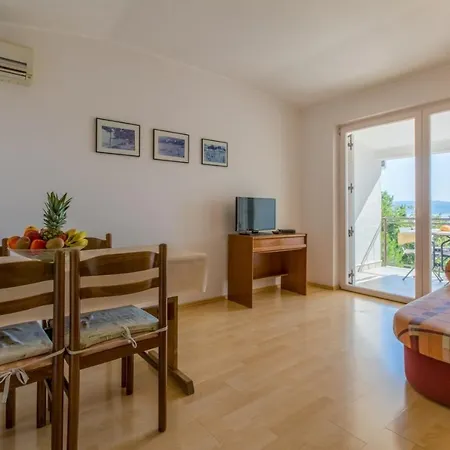 Two-bedroom In Crikvenica Xxxiii Apartment Dramalj