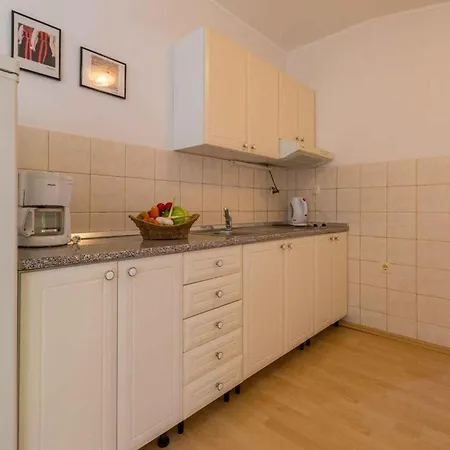 Two-bedroom In Xxxiii Crikvenica