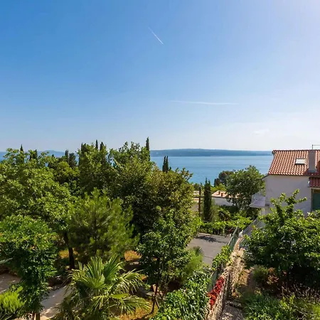 Two-bedroom In Xxxiii * Crikvenica