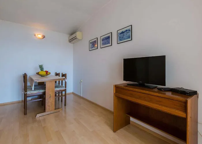Two-bedroom In Xxxiii * Crikvenica